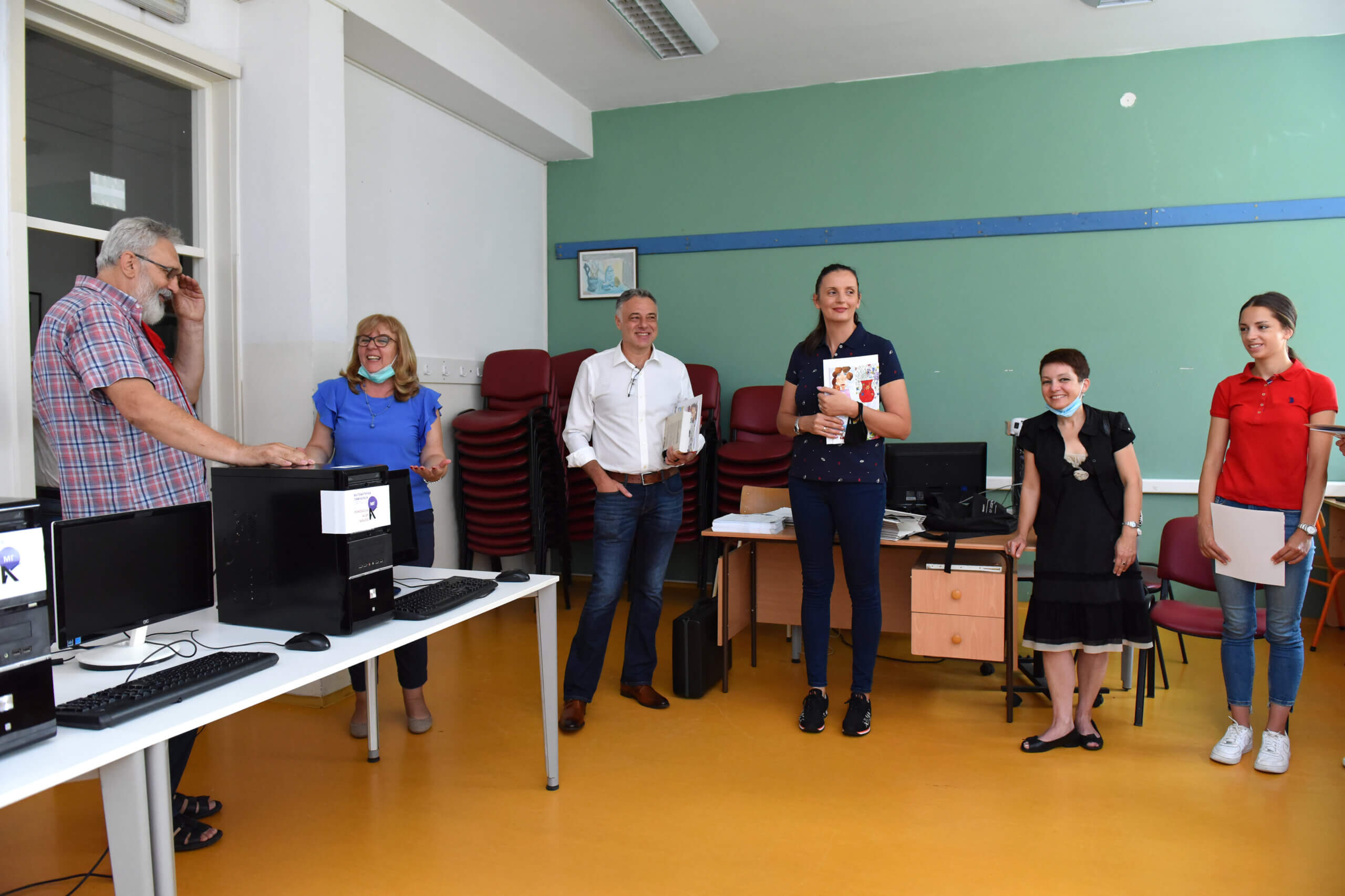 Read more about the article 2020: ZAJEDNIČKA AKCIJA SA MATEMATIČKOM GIMNAZIJOM – DONACIJA RAČUNARA OSNOVNOJ ŠKOLI “BRANKO RADIČEVIĆ” U BATAJNICI